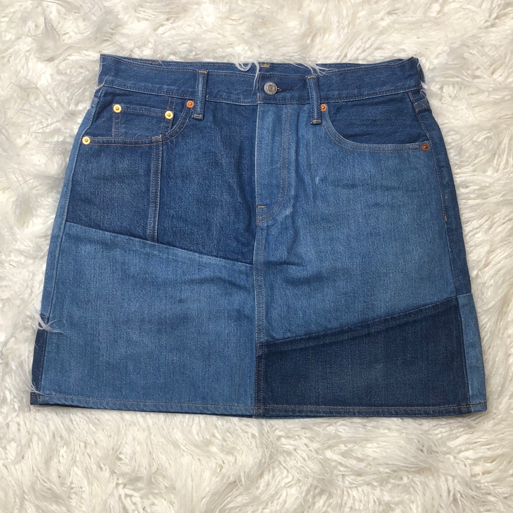 ⭐️🔹Levi’s Patch Denim Skirt